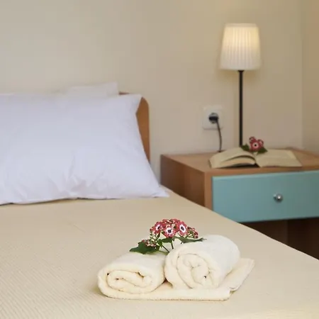 Kate's Place Apartment, 5' Walk From The Apartment Karavomylos