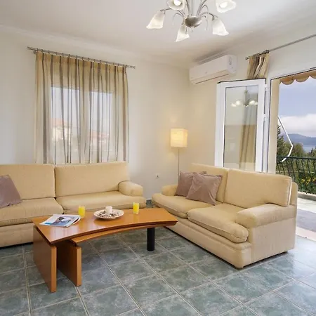 Kate's Place Apartment, 5' Walk From The Apartment Karavomylos