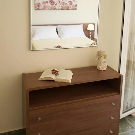 Kate's Place Apartment, 5' Walk From The * Karavomylos