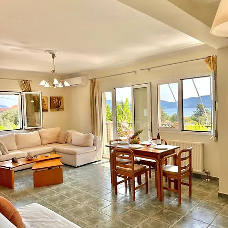 Kate's Place Apartment, 5' Walk From The Apartament Karavomylos