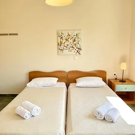 Kate's Place Apartment, 5' Walk From The Apartament Karavomylos