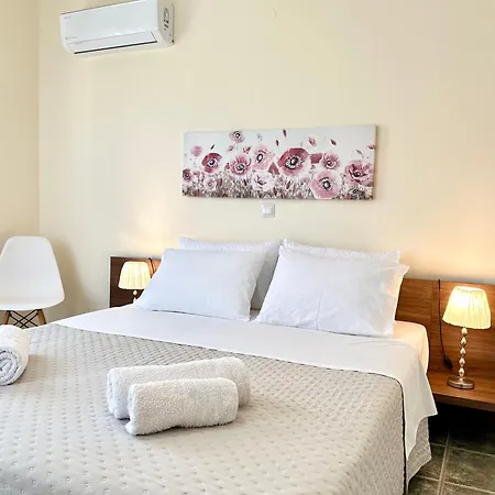 Lejlighed Kate's Place Apartment, 5' Walk From The Karavomylos